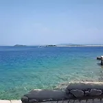 Seaside Terrace Apartments: Spacious Seaview With Free Amenities