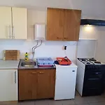 Seaside Terrace Apartments: Spacious Seaview With Free Amenities Apartman Zaglav