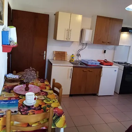 Seaside Terrace Apartments: Spacious Seaview With Free Amenities Apartment